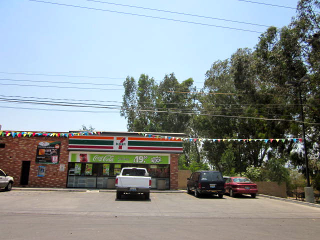 7-11 Store at Edge of Riberas Del Pilar