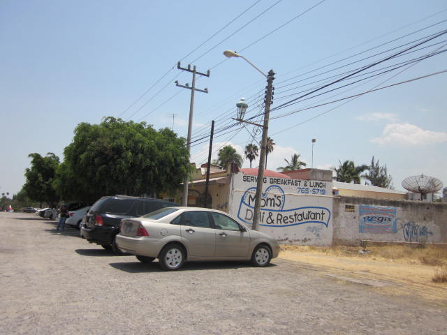Mom's Deli in Riberas Del Pilar