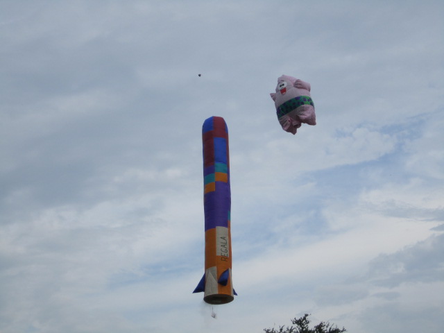 Two Globos in the Sky