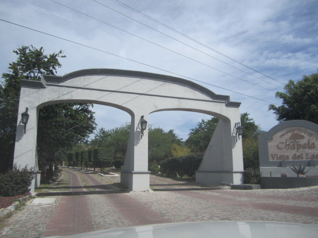 Entrance to Vista Del Lago