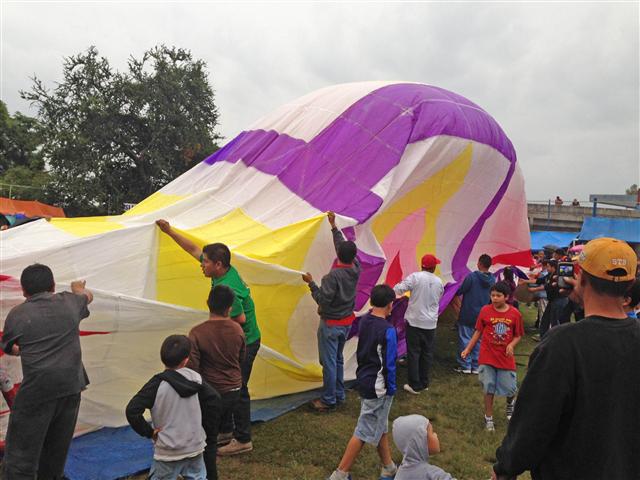 Globo getting ready to fly