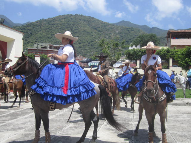Escaramuza riders